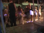 В клубе на сцене занимаются сексом